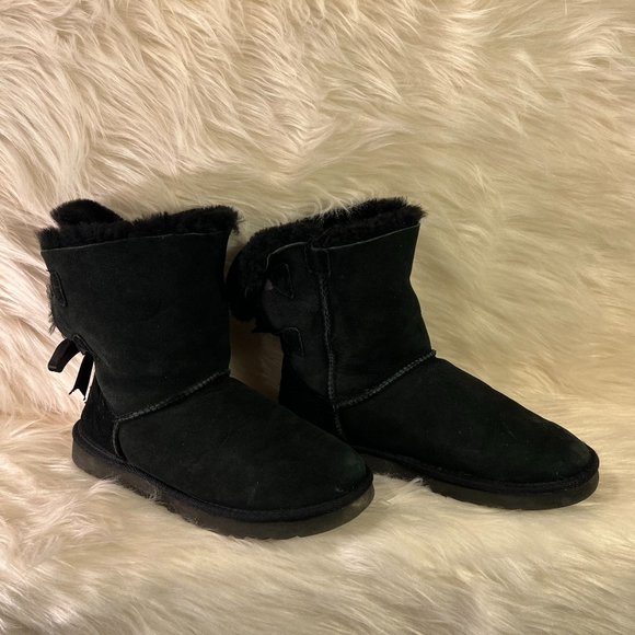 UGG BAILEY BOW BOOTS SIZE 9 - Picture 1 of 4